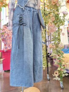 レースアップが可愛いワイドデニムパンツ