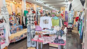 LED照明に変えて明るくなったLadies KAWAIの店内全体